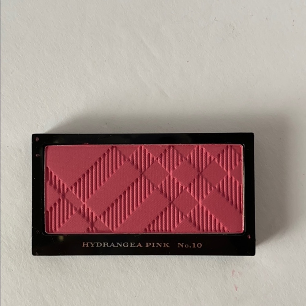 Burberry blush hydrangea pink #10